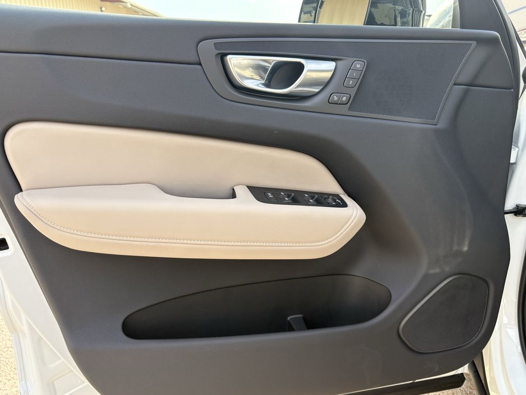 New 2026 Crystal White Volvo B5 AWD Plus image 10