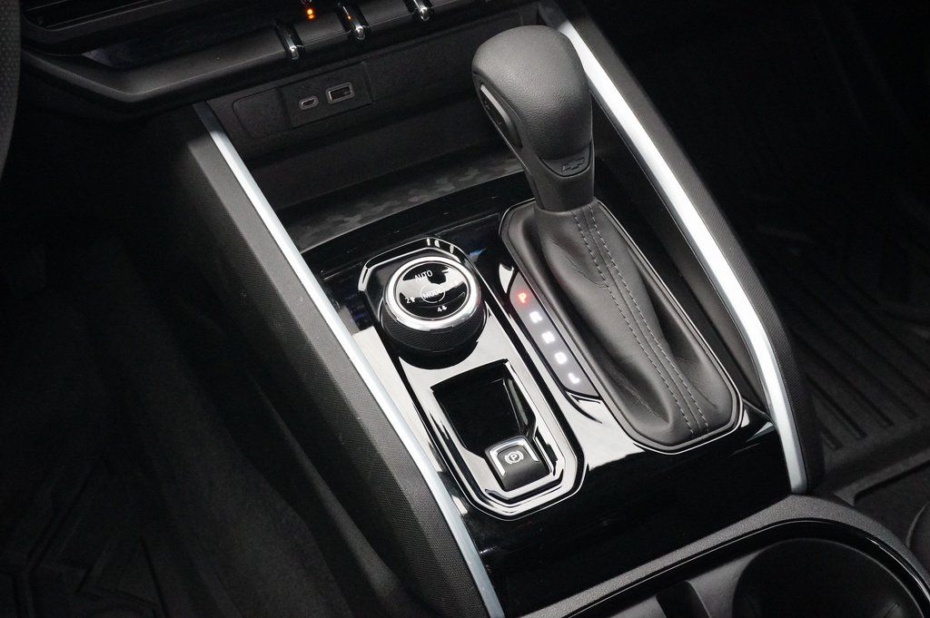 Used Car 2023 Chevrolet Colorado  Trail Boss For Sale Under $35,000 In Weatherford, Texas