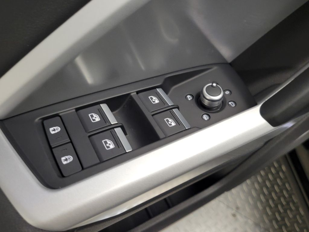 Thumbnail: 2023 Audi Q3 - 29