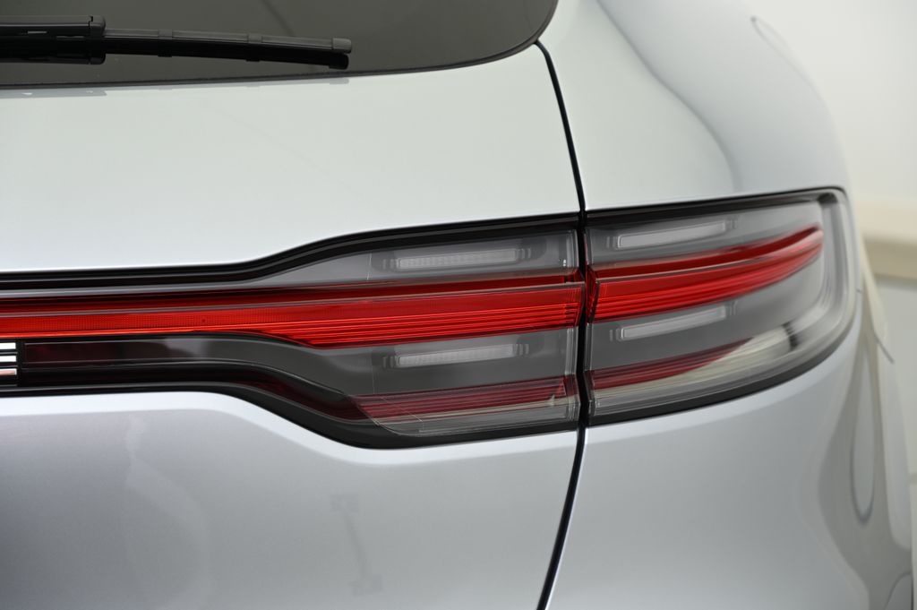 Thumbnail: 2025 Porsche Macan - 14