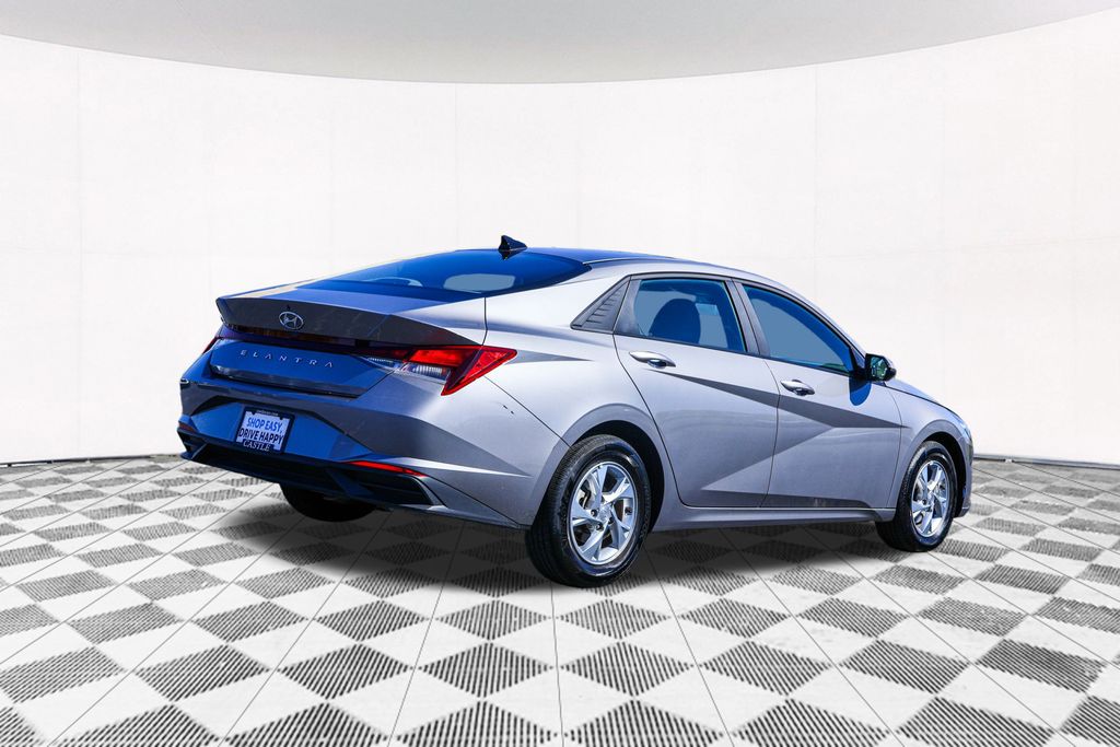 2022 Hyundai Elantra SE 8