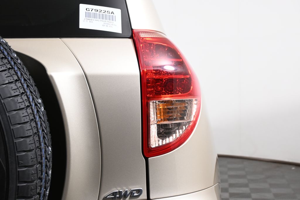 Thumbnail: 2007 Toyota RAV4 - 13