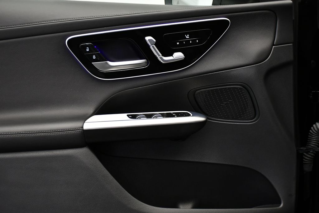 Thumbnail: 2024 Mercedes-Benz GLC - 31