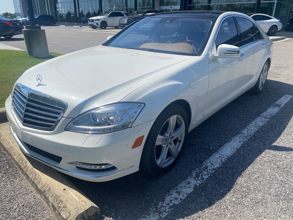 Diamond White Metallic 2010 Mercedes-Benz S-Class S 550 Sedan Rear-Wheel Drive 7-Speed Automatic