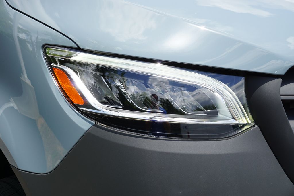 Thumbnail: 2025 Mercedes-Benz Sprinter - 9