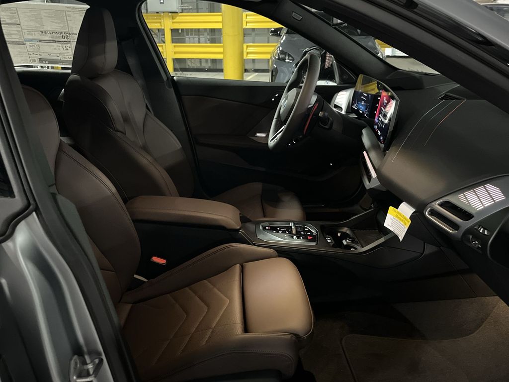 Thumbnail: 2025 BMW 2 Series - 25