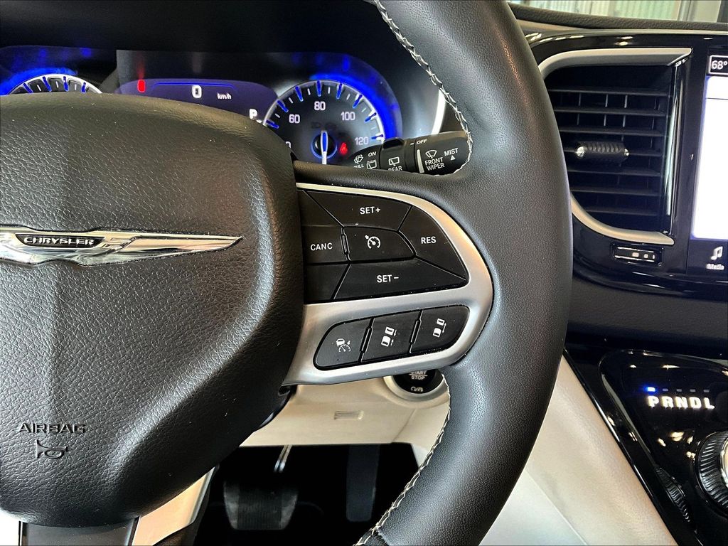 2023 Chrysler Pacifica — photo 25