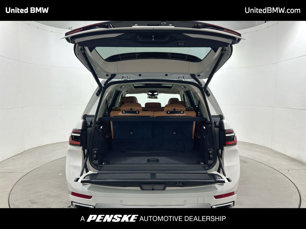 Thumbnail: 2026 BMW X7 - 23