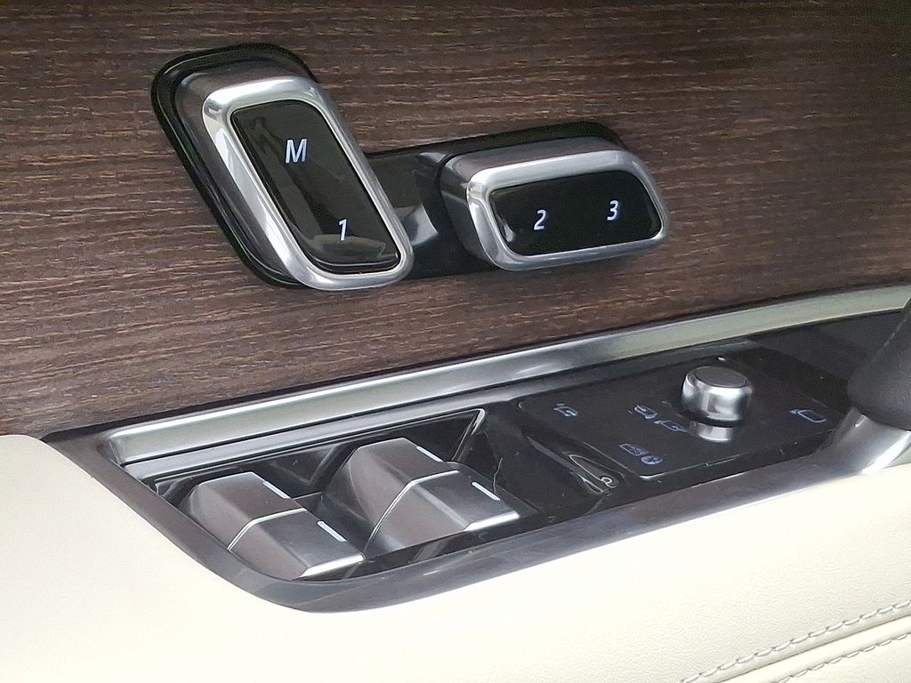 Thumbnail: 2026 Land Rover Range Rover - 20