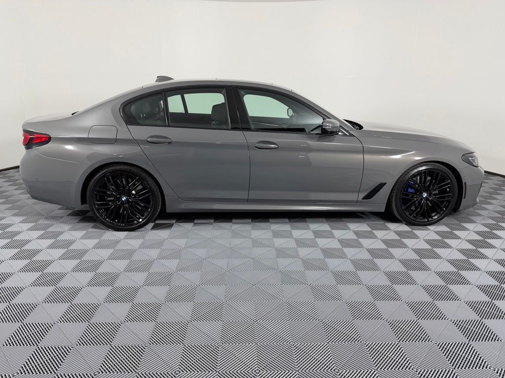 Thumbnail: 2022 BMW 5 Series - 11