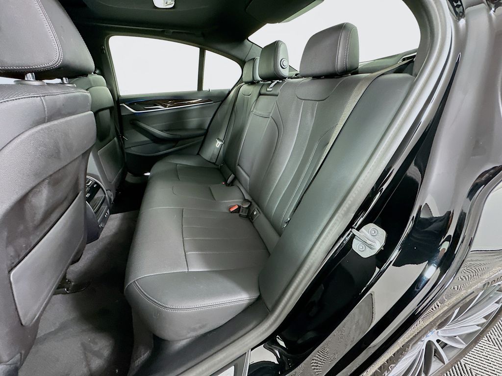 Thumbnail: 2023 BMW 5 Series - 25