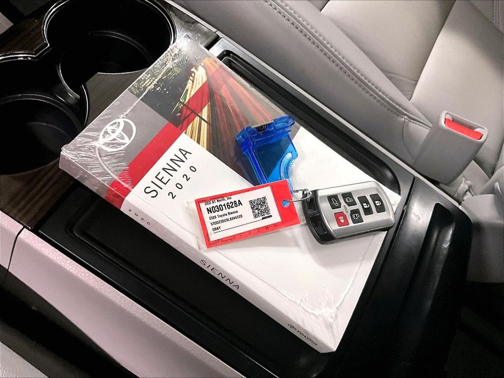 2020 Toyota Sienna — photo 29