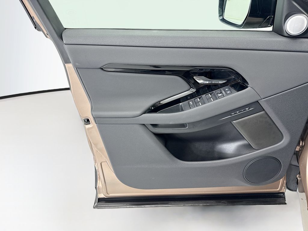 Thumbnail: 2024 Land Rover Range Rover Evoque - 23