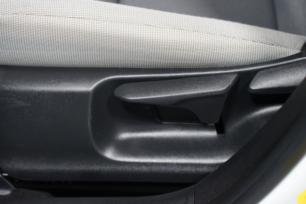 Thumbnail: 2023 Toyota Corolla - 32