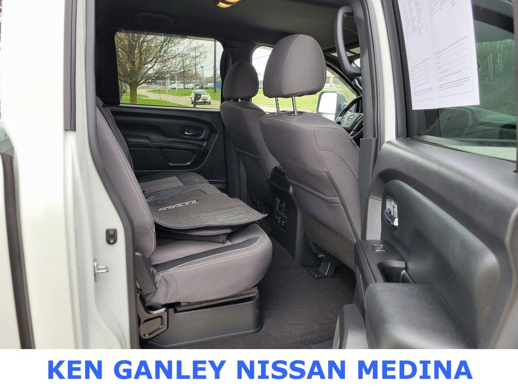 2023 Nissan Titan SV photo
