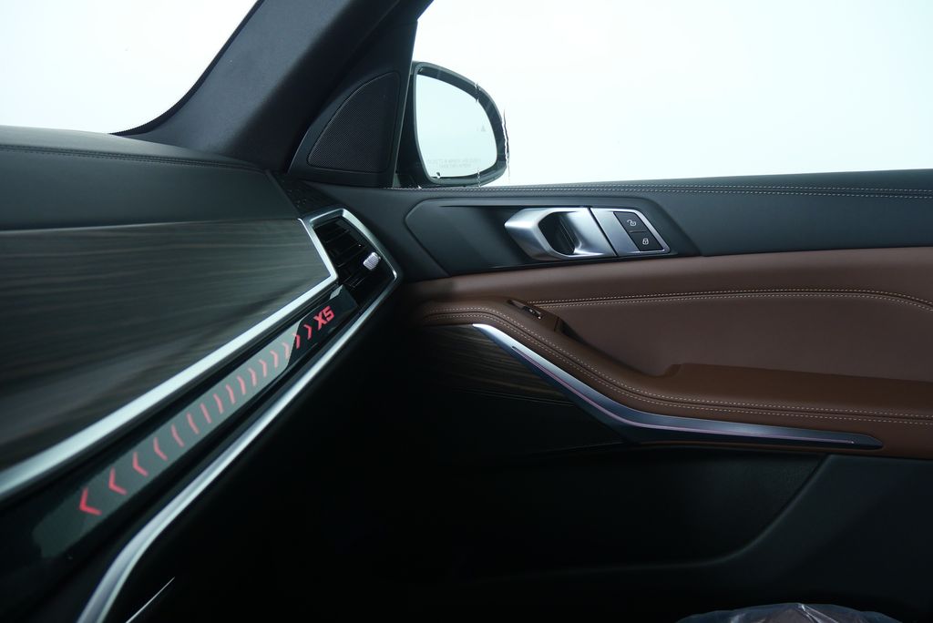 Thumbnail: 2026 BMW X5 - 25