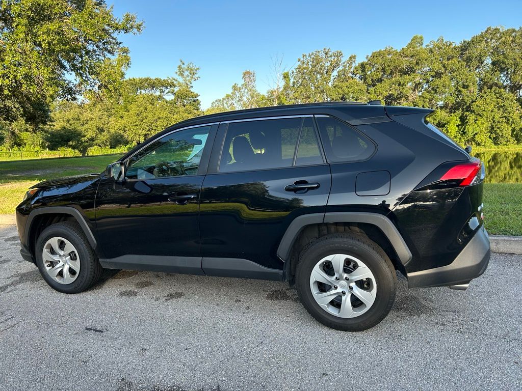 Thumbnail: 2021 Toyota RAV4 - 3