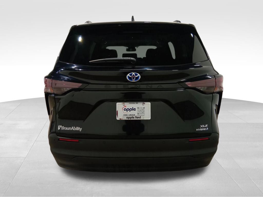 2024 Toyota Sienna XLE