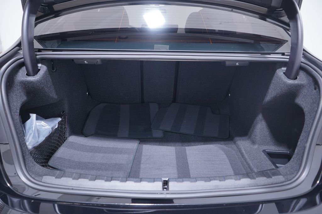 Thumbnail: 2024 BMW 3 Series - 23