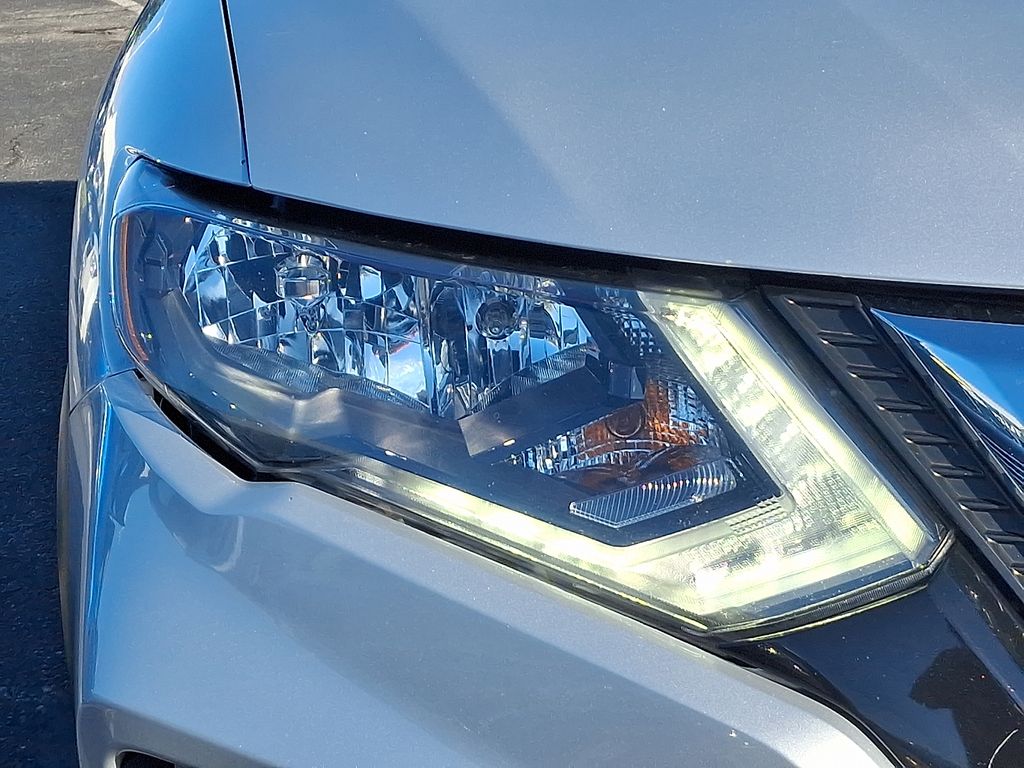 Thumbnail: 2018 Nissan Rogue - 9