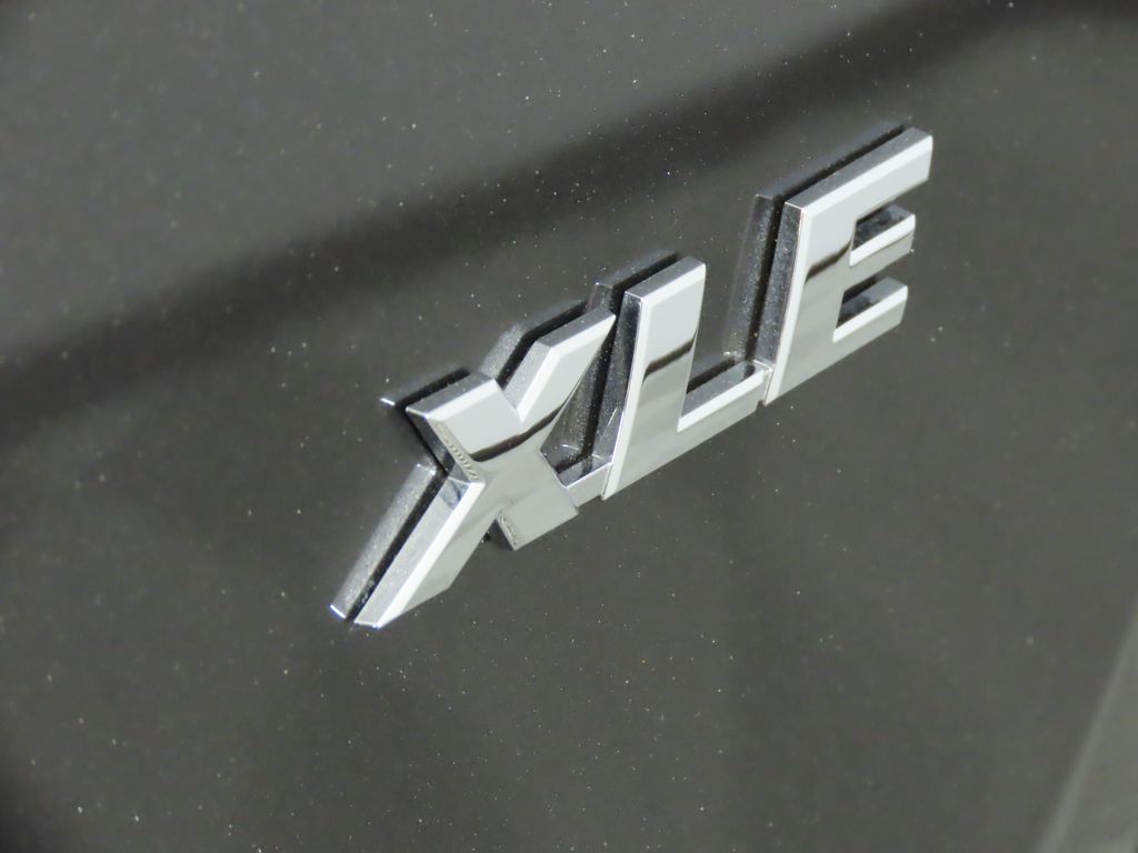 Thumbnail: 2018 Toyota RAV4 - 10