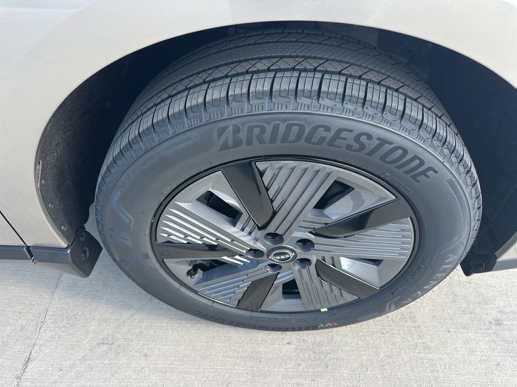 2025 Champagne Silver Metallic Nissan Murano SL AWD SUV