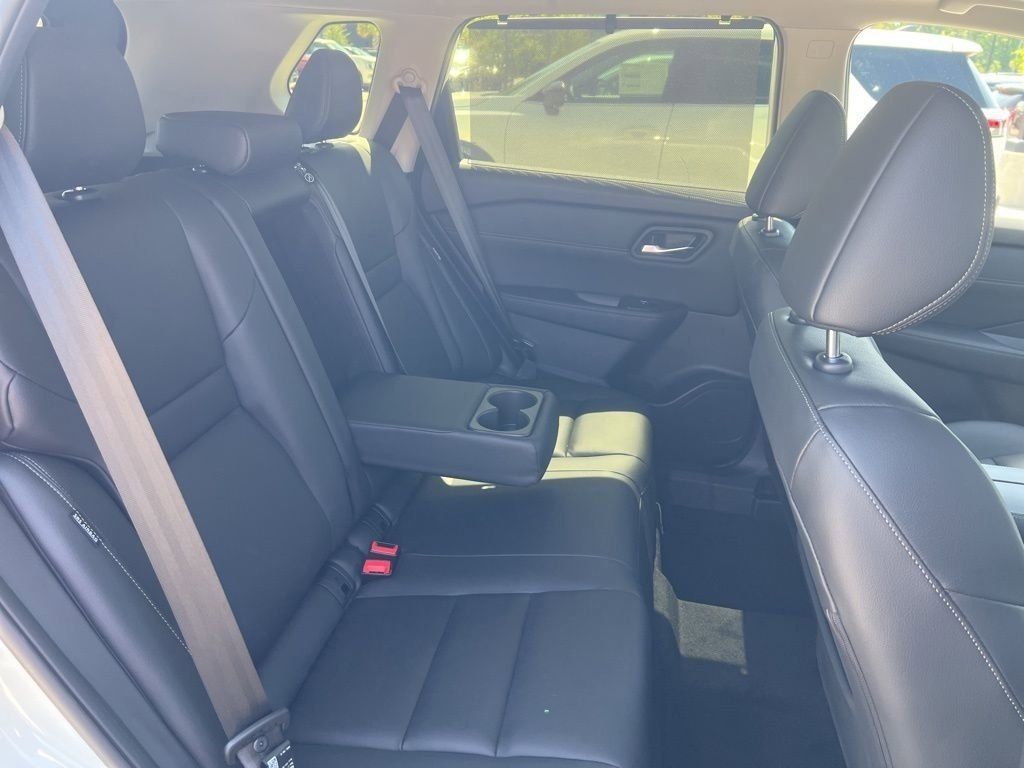 2025 Everest White Pearl Nissan Rogue SL FWD SUV