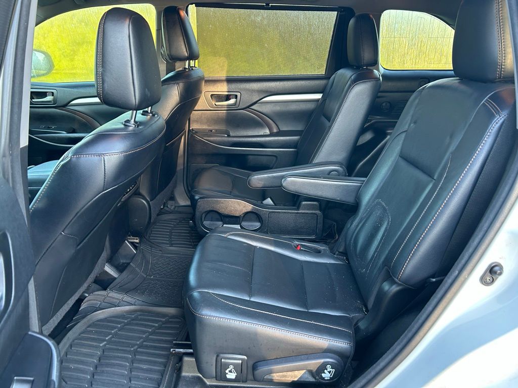 Thumbnail: 2017 Toyota Highlander - 14