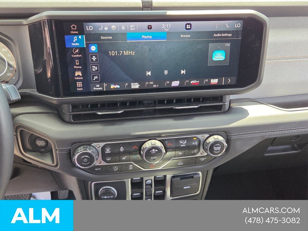Used 2025 White Jeep Sahara image 17