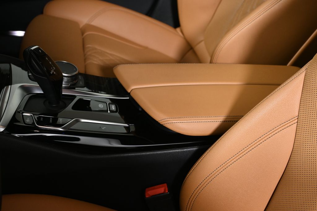 Thumbnail: 2023 BMW 5 Series - 26