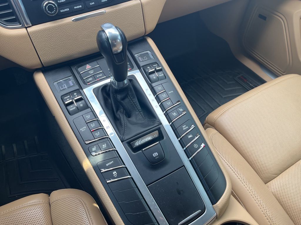 Thumbnail: 2017 Porsche Macan - 30