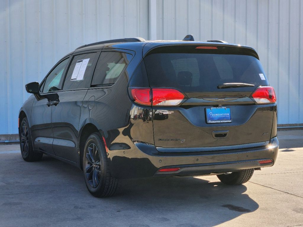 2020 Chrysler Pacifica Launch Edition 5