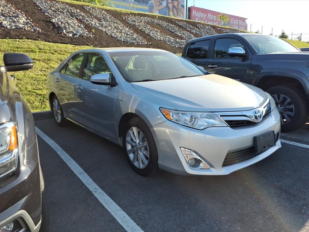 2014 Toyota Camry Hybrid XLE FWD