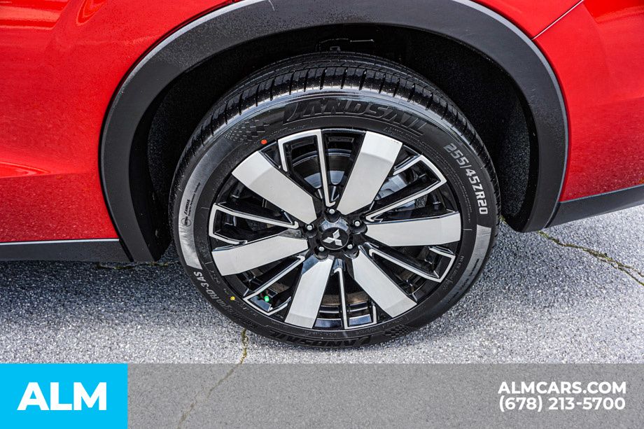 Used 2025 Red Mitsubishi SE image 17