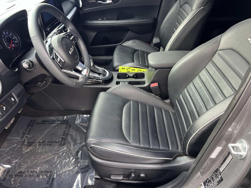 2023 Kia Forte #14