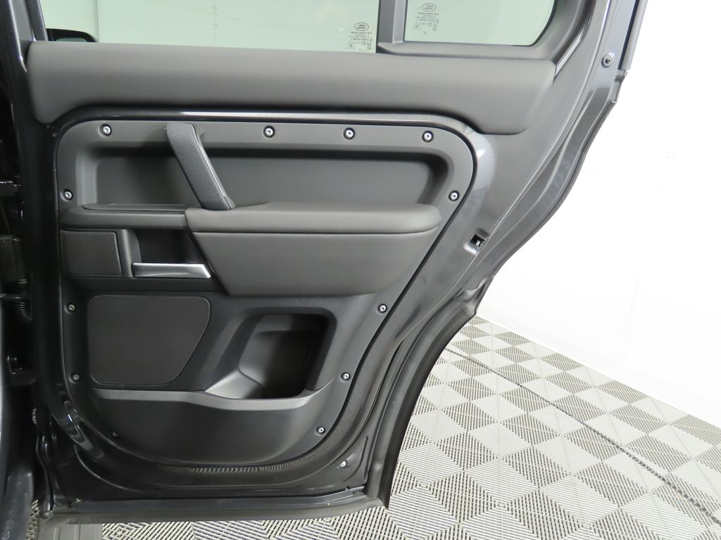 2025 Land Rover Defender 130 29