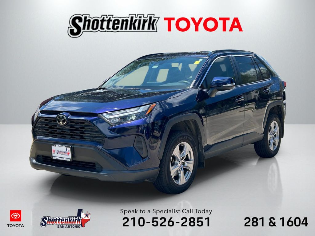 2022 Toyota RAV4 XLE FWD's photo