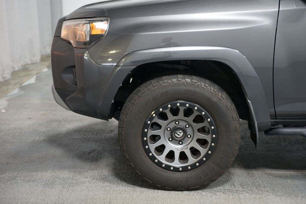 Thumbnail: 2018 Toyota 4Runner - 5