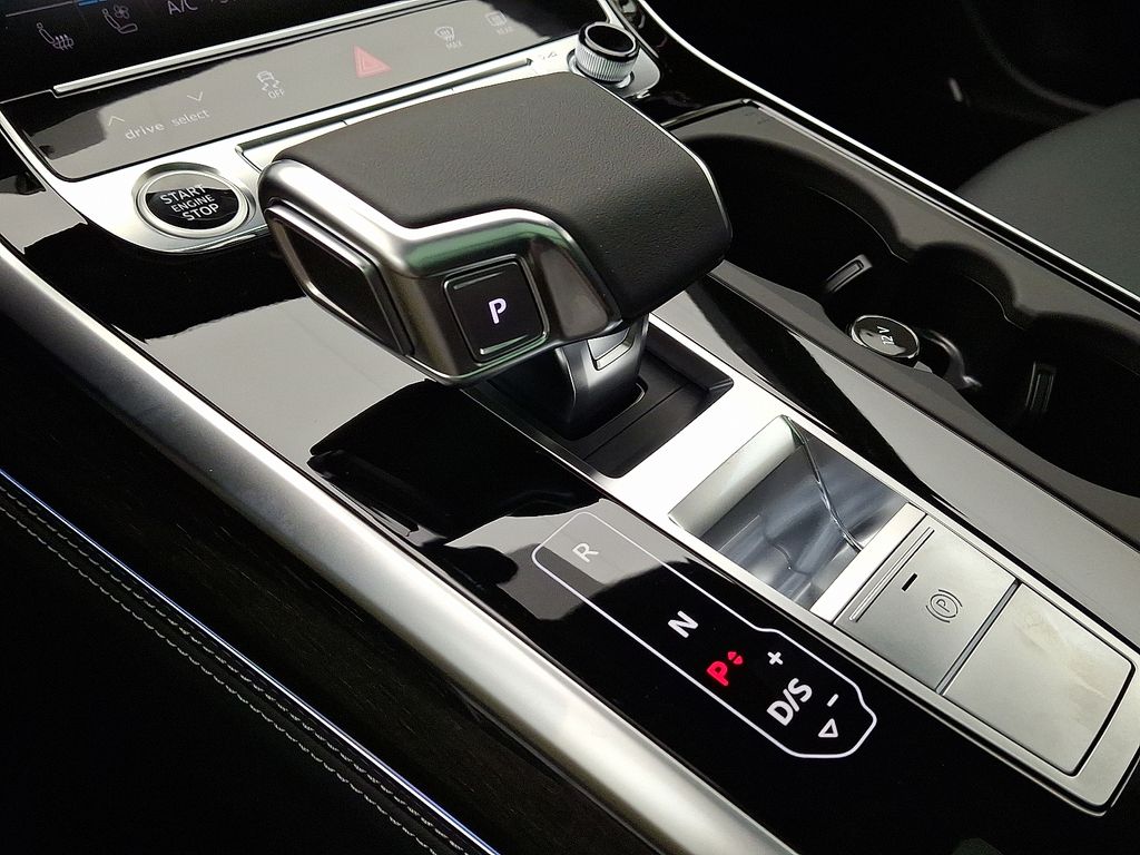 Thumbnail: 2026 Audi Q8 - 10