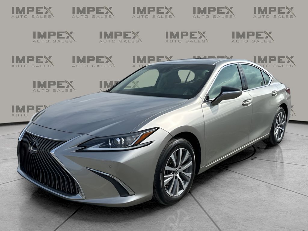 2021 Lexus ES 300h's photo
