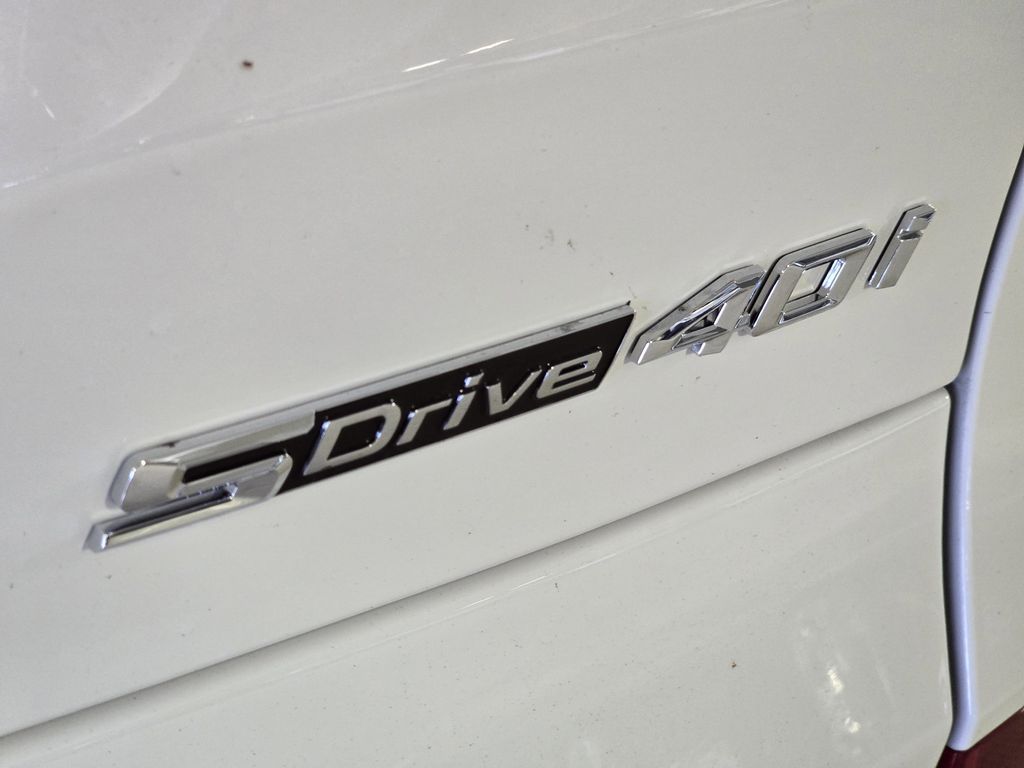 Used 2026 White BMW sDrive40i image 7