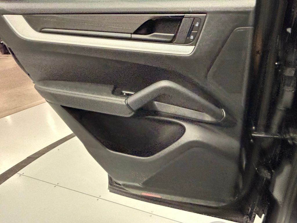 Thumbnail: 2024 Porsche Cayenne - 25