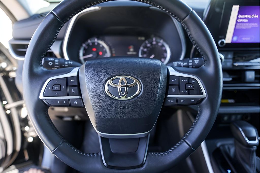 Used Car 2023 Toyota Highlander  Xle For Sale Under $35,000 In Austin, Texas