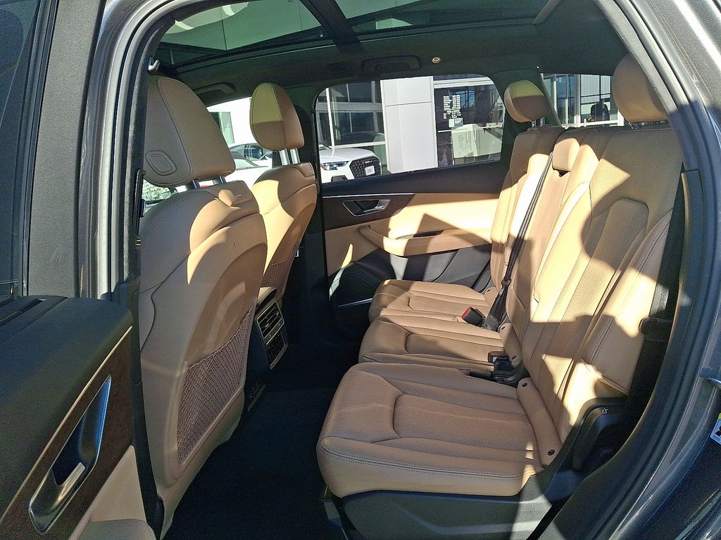 Thumbnail: 2022 Audi Q7 - 10