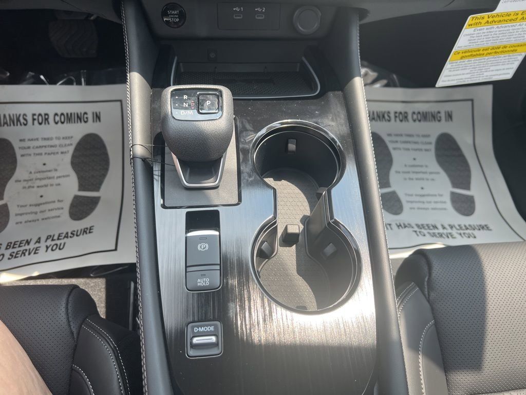 2025 Everest White Pearl/Super Black Nissan Rogue Platinum FWD SUV