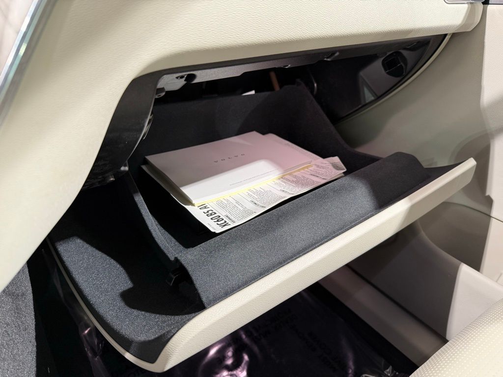 Thumbnail: 2022 Volvo XC60 - 31