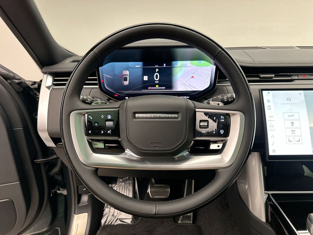 2025 Land Rover Range Rover SE 13