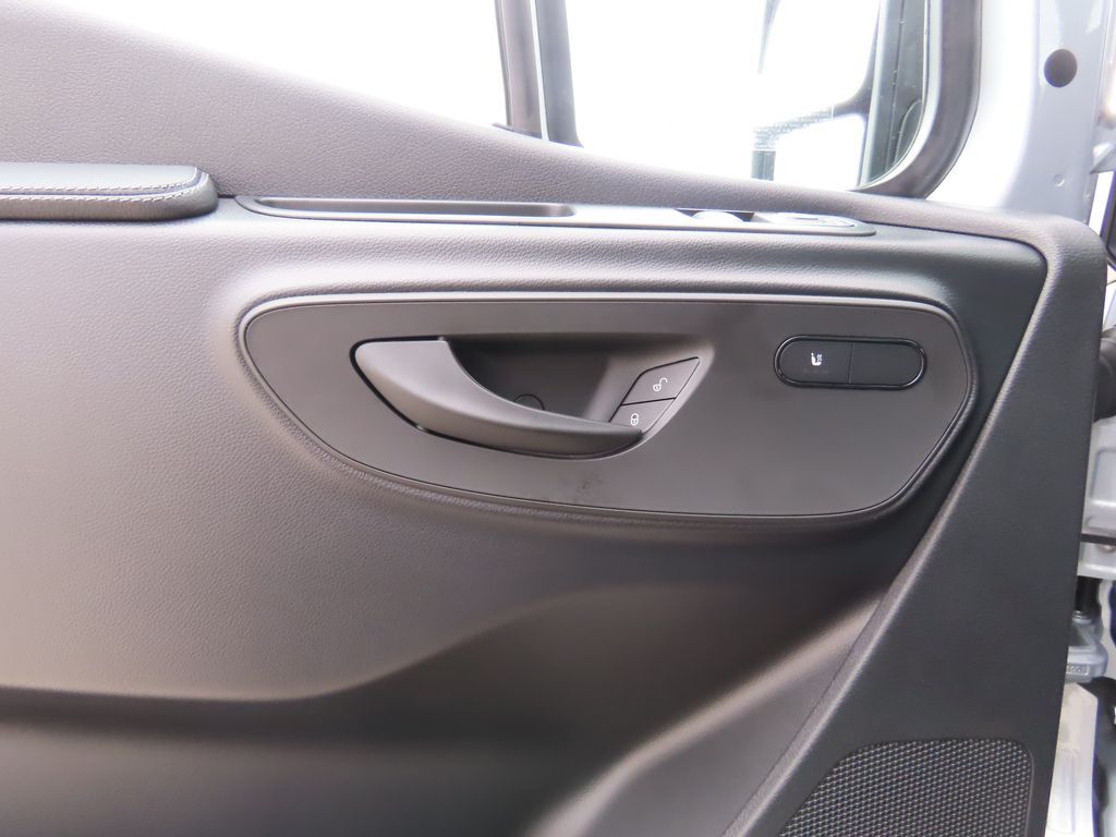 Thumbnail: 2025 Mercedes-Benz Sprinter - 25