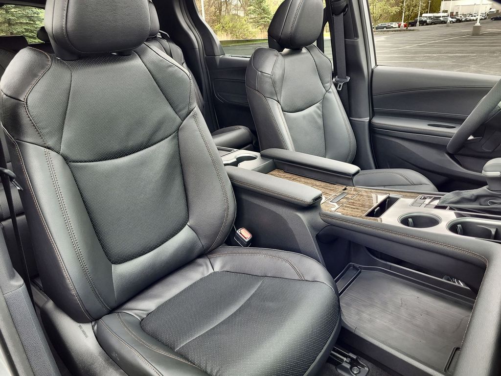 2025 Toyota Sienna Platinum 20