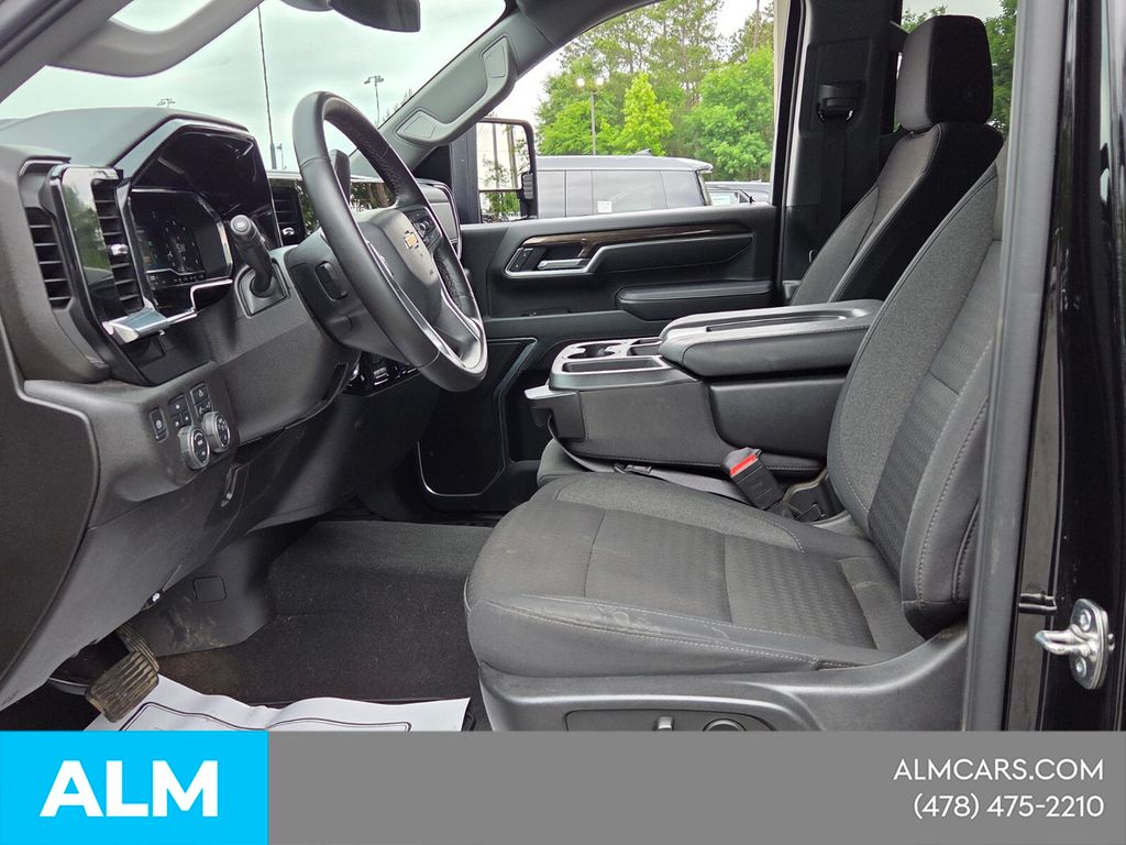Used 2025 Black Chevrolet LT image 7